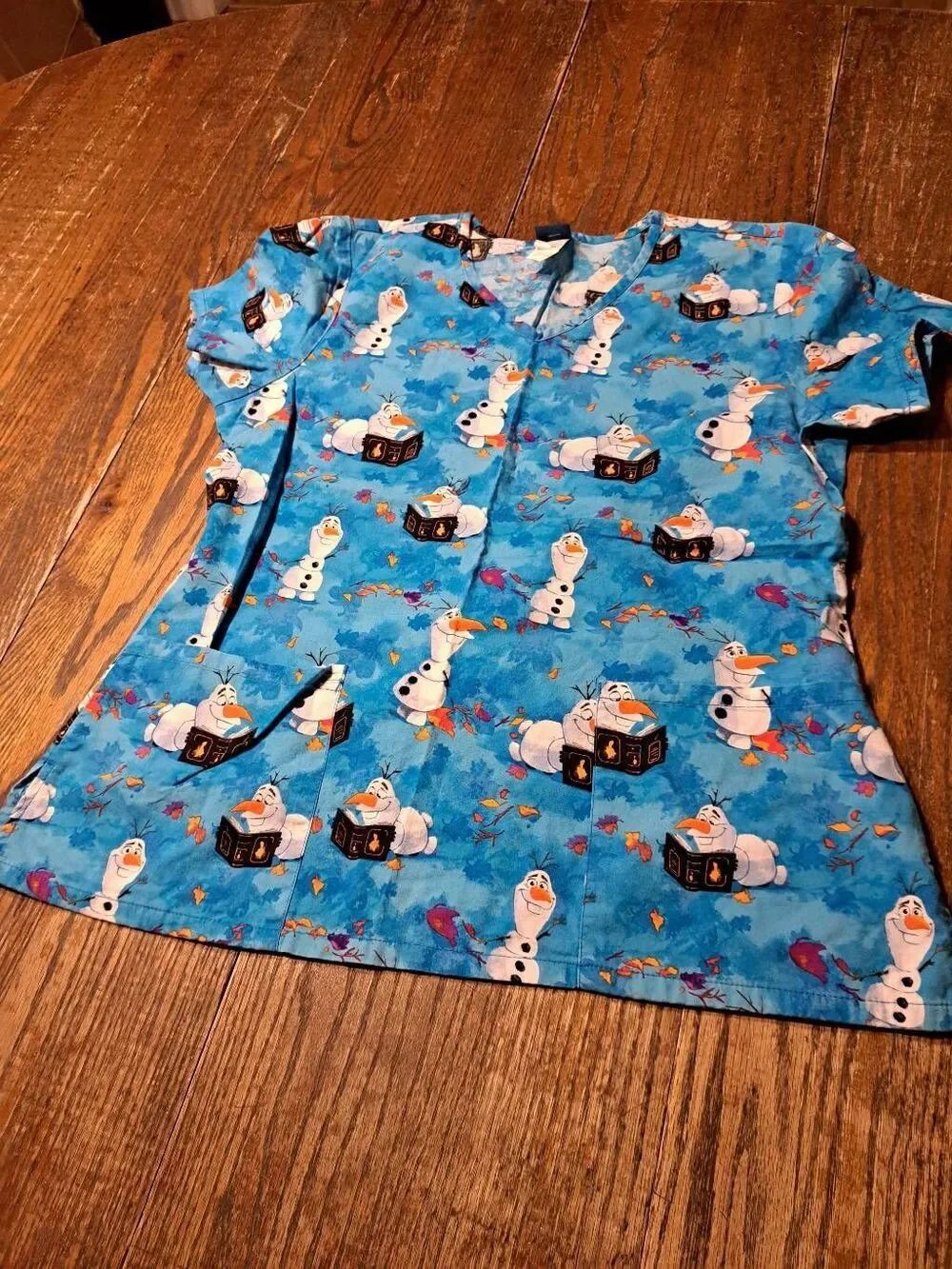 Disney Scrubs Scrub Top Olaf Frozen 2 M Blue V-Neck Cotton Pockets Cute